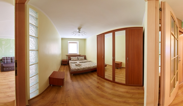 Трехкомнатная квартира посуточно в Ровно, пр-т Мира, 9