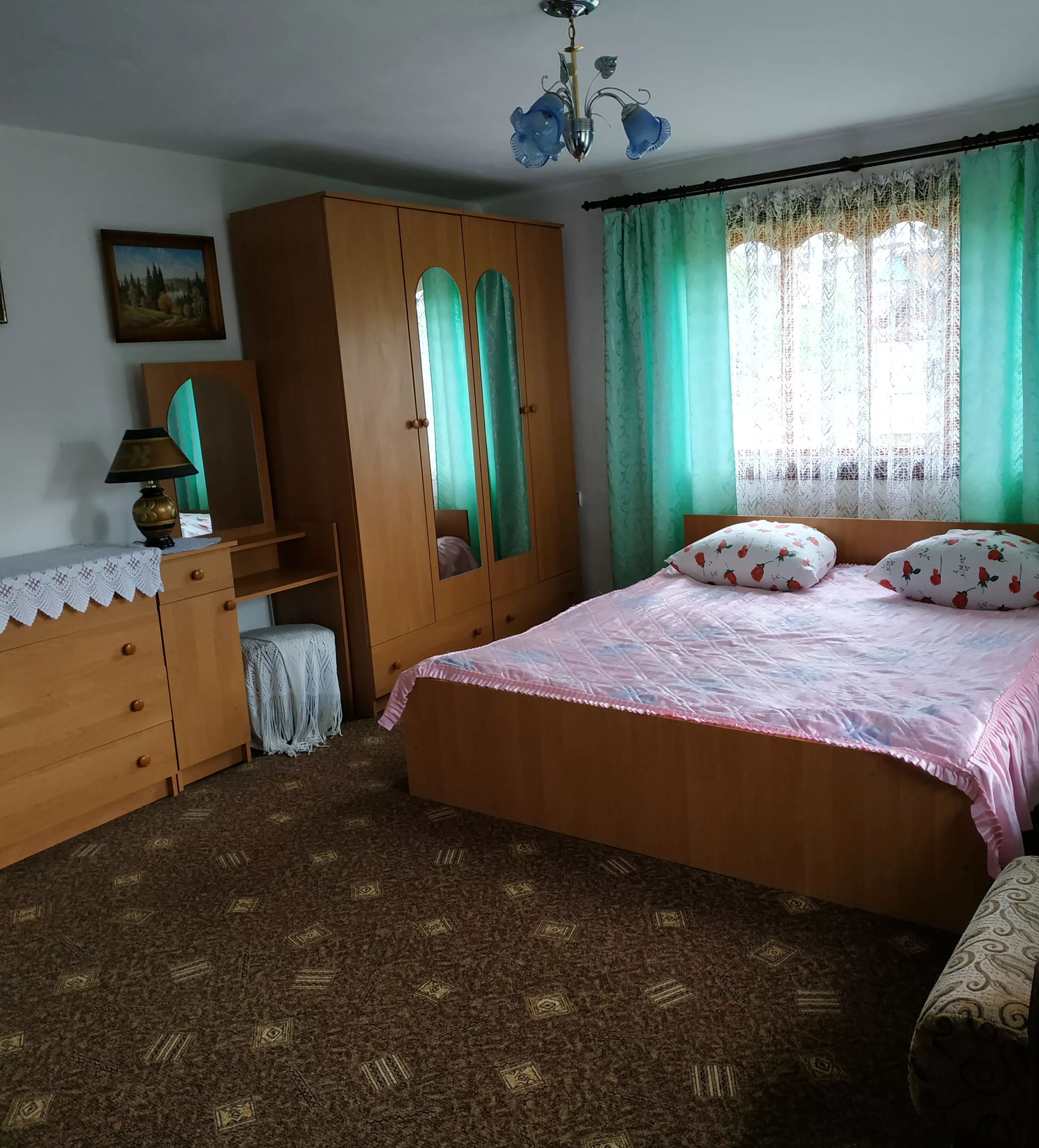 Затишний будинок неподалік від центру міста Яремче