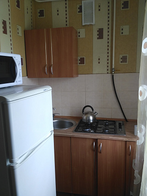 Однокомнатная квартира посуточно в Конотопе, ул. Лазаревского, 6А