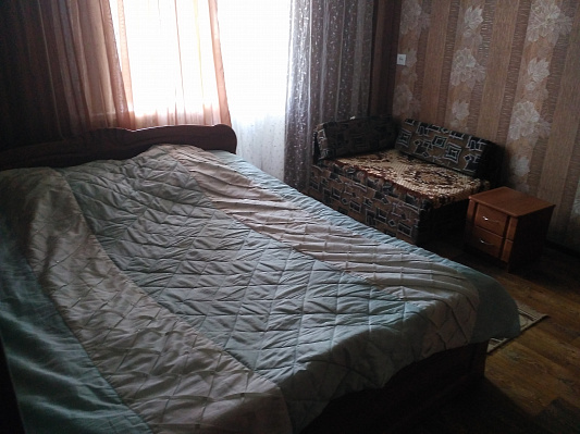 Однокомнатная квартира посуточно в Конотопе, ул. Лазаревского, 6А