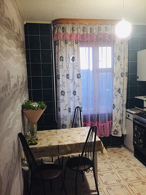 Двухкомнатная квартира посуточно в Южном, ул. Химиков, 10