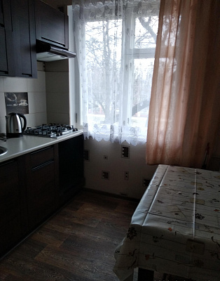 Однокомнатная квартира посуточно в Мариуполе, Центральный район, пр-т Строителей, 100а