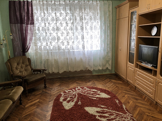 Однокомнатная квартира посуточно в Луцке, ул. Шопена, 15