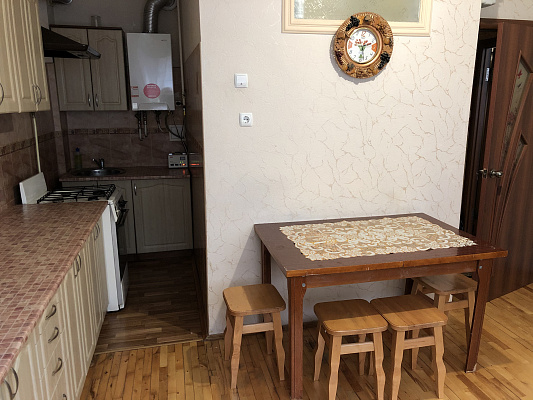 Однокомнатная квартира посуточно в Луцке, ул. Шопена, 15