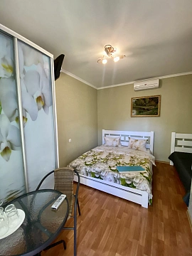 Комната посуточно в Одессе. Пересыпский район, ул. Серогодского, 49 &mdash; 1001370098 изображение 1