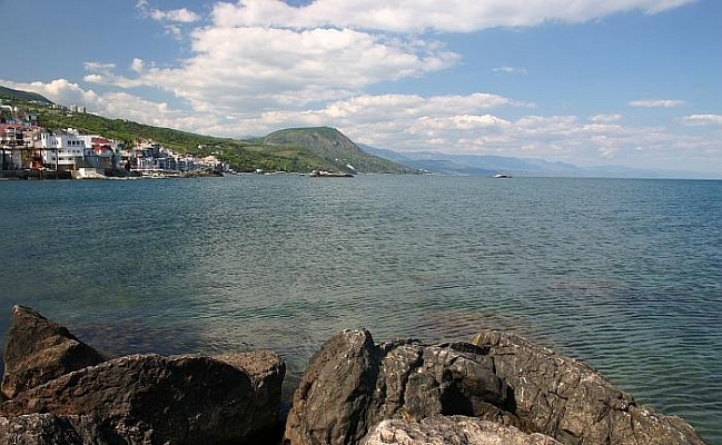 Однокомнатная квартира посуточно в Алуште, ул. Морская, 11