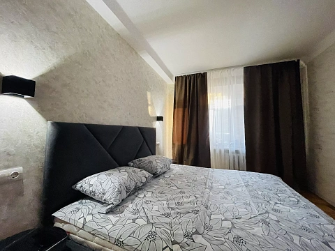 2-комнатная посуточно в Запорожье. Александровский район, пр-т Соборный, 144 &mdash; 1001622347 изображение 1