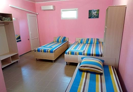 2-комнатная посуточно в Алуште. ул. Октябрьская, 40 &mdash; 1001092009 изображение 1