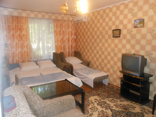 Двухкомнатная квартира посуточно в Евпатории, ул. Сытникова, 8