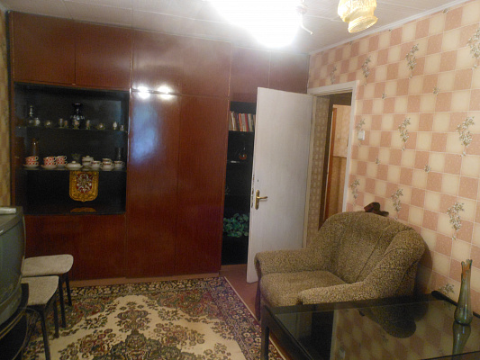 Двухкомнатная квартира посуточно в Евпатории, ул. Сытникова, 8