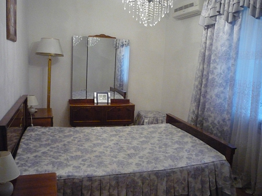 Двухкомнатная квартира посуточно в Алуште, ул. Ленина, 41