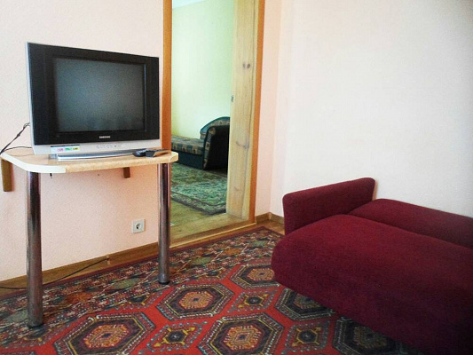 Трехкомнатная квартира посуточно в Ахтырке, ул. Петровского, 12