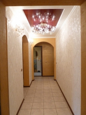 Трехкомнатная квартира посуточно в Ильичёвске (Черноморске), ул. Мира (Ленина), 15А