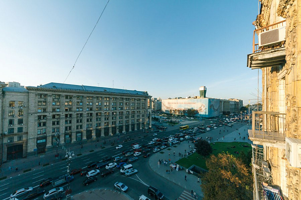 Трехкомнатная квартира посуточно в Киеве, Печерский район, ул. Крещатик, 13/2