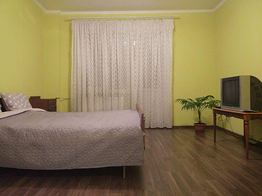 Однокомнатная квартира посуточно в Ровно, ул. Веденская, 5в