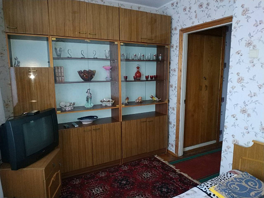Трехкомнатная квартира посуточно в Бердичеве, ул. Богдана Хмельницкого, 3а