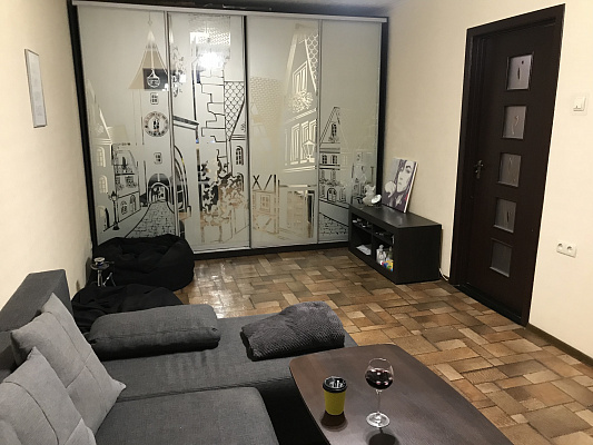 Двухкомнатная квартира посуточно в Днепре, Амур-Нижнеднепровский район, ул. Калиновая, 79